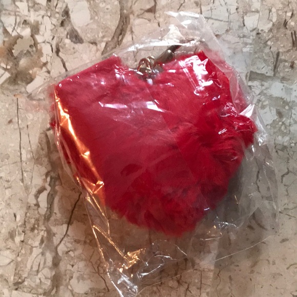 LAST ONE 🔥faux fur heart keychain - Picture 2 of 2